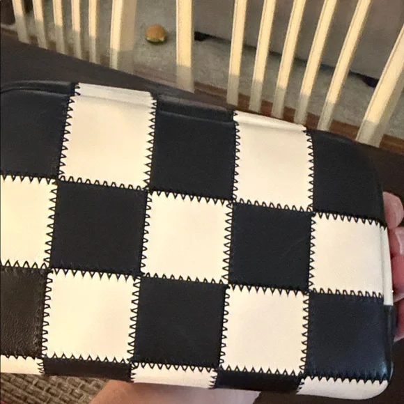 Coach Coachtopia black and white  Leather cosmetic case - Picture 5 of 6